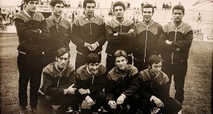 Grupo de navarros en la presentación de la plantilla